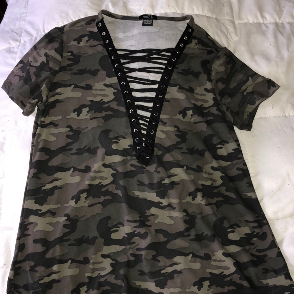 Army lace up tee